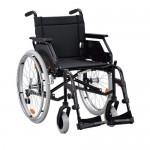 Кресло-коляска с откидными подлокотниками и съемными подножками 
